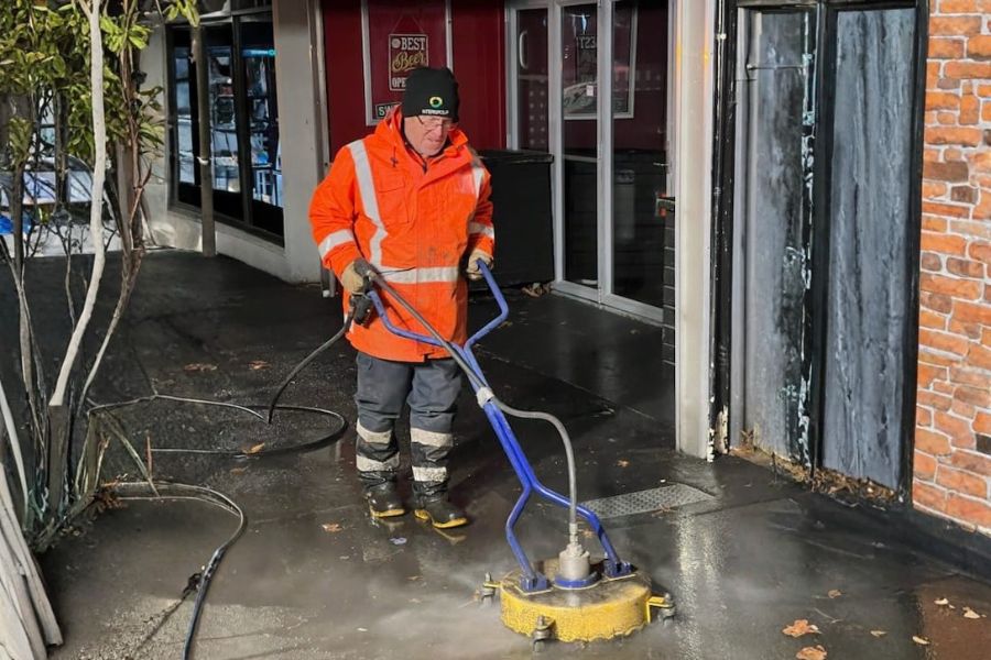 pavement cleaning using hydromower