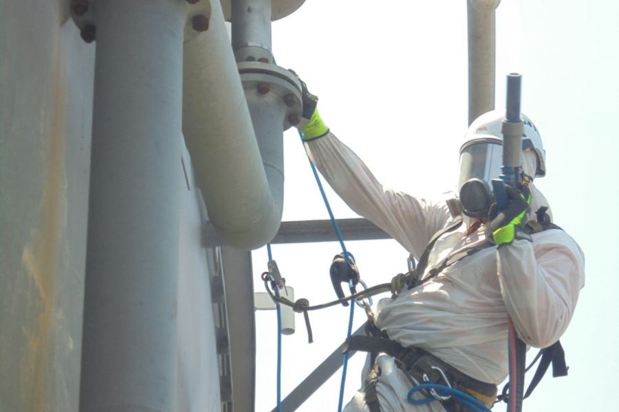 Blasting with rope access